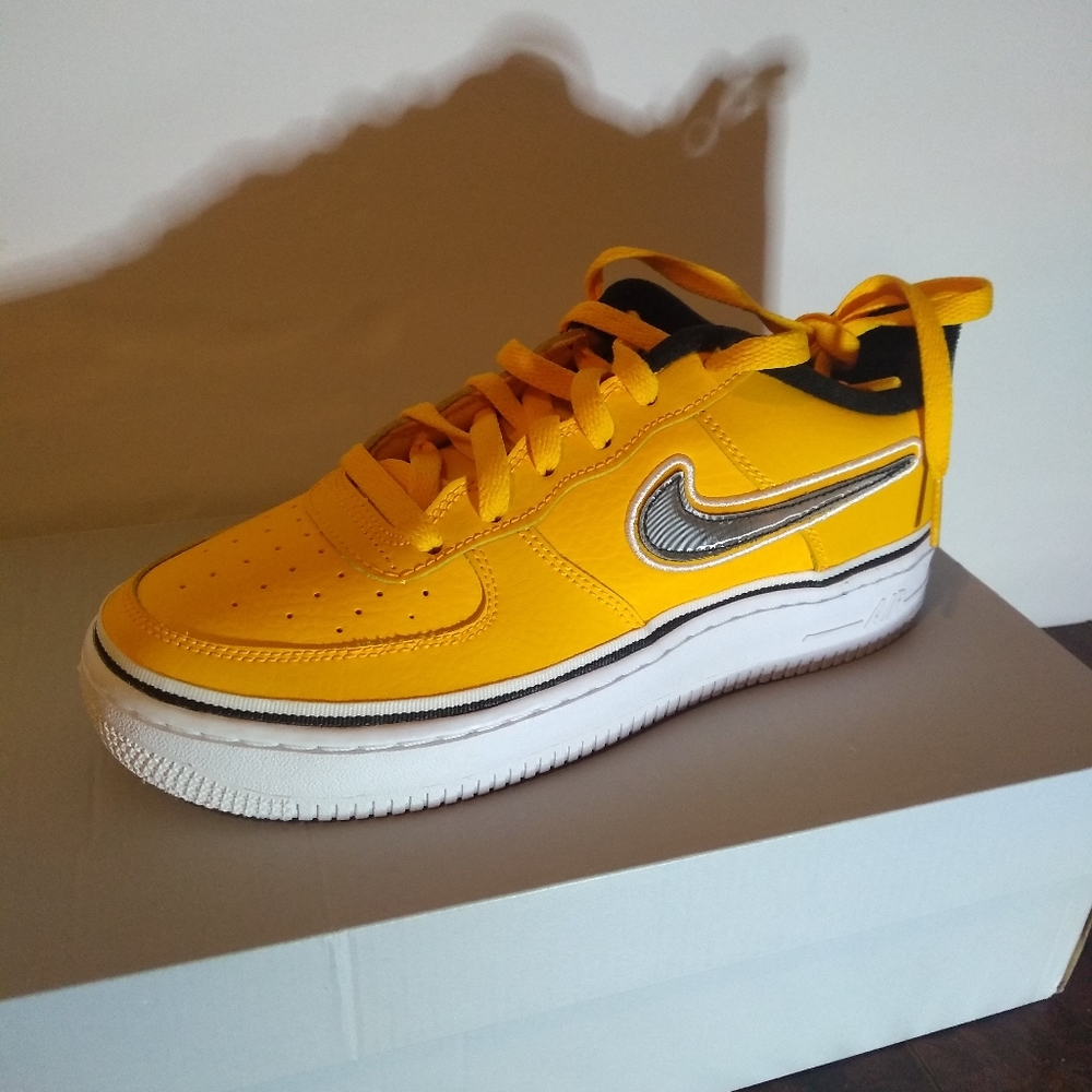 Nike AirForce 1 LV8